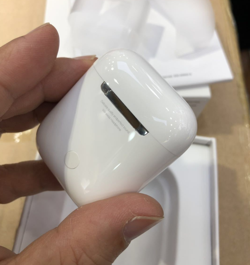White Wireless Stereo Earphones