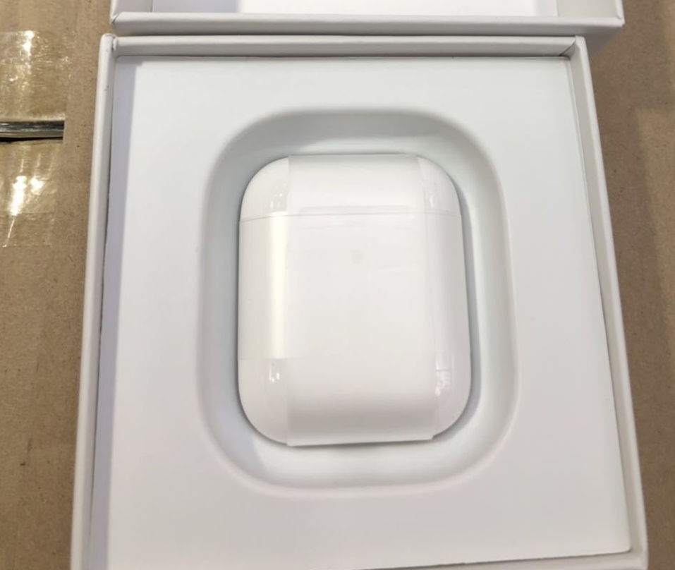 White Wireless Stereo Earphones